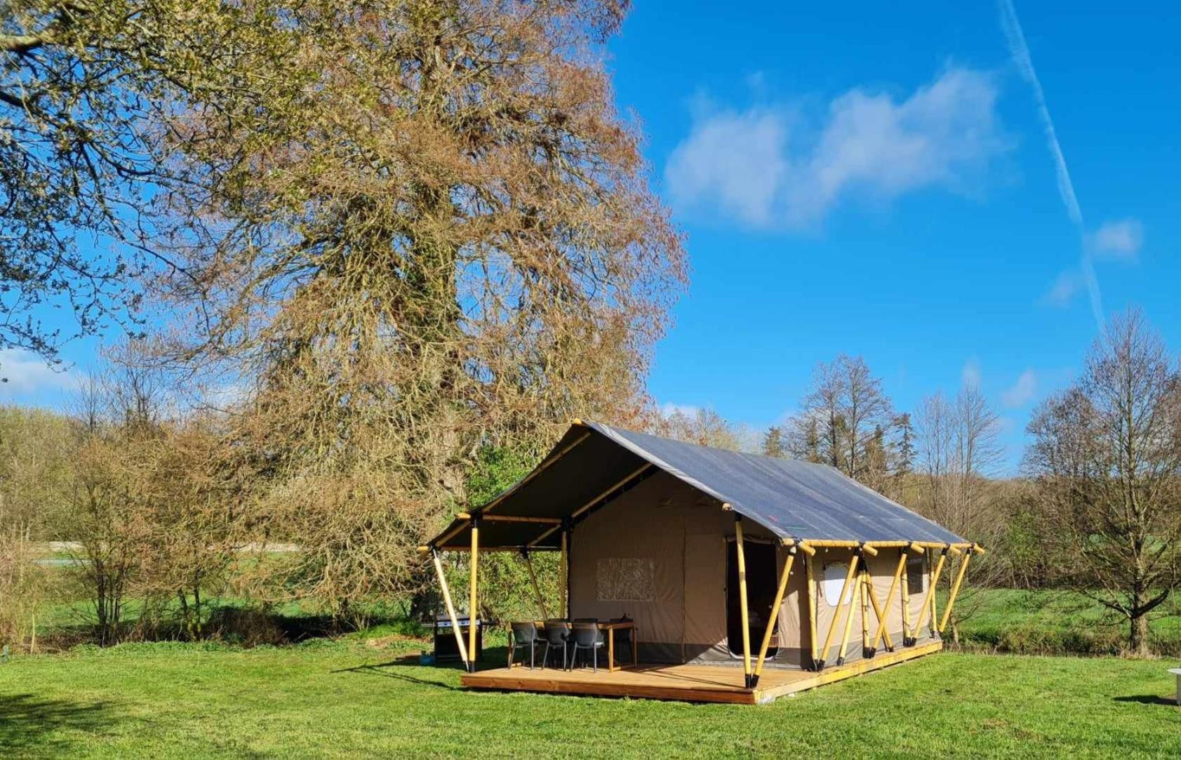 Camping De La Touche Ligueil Bagian luar foto