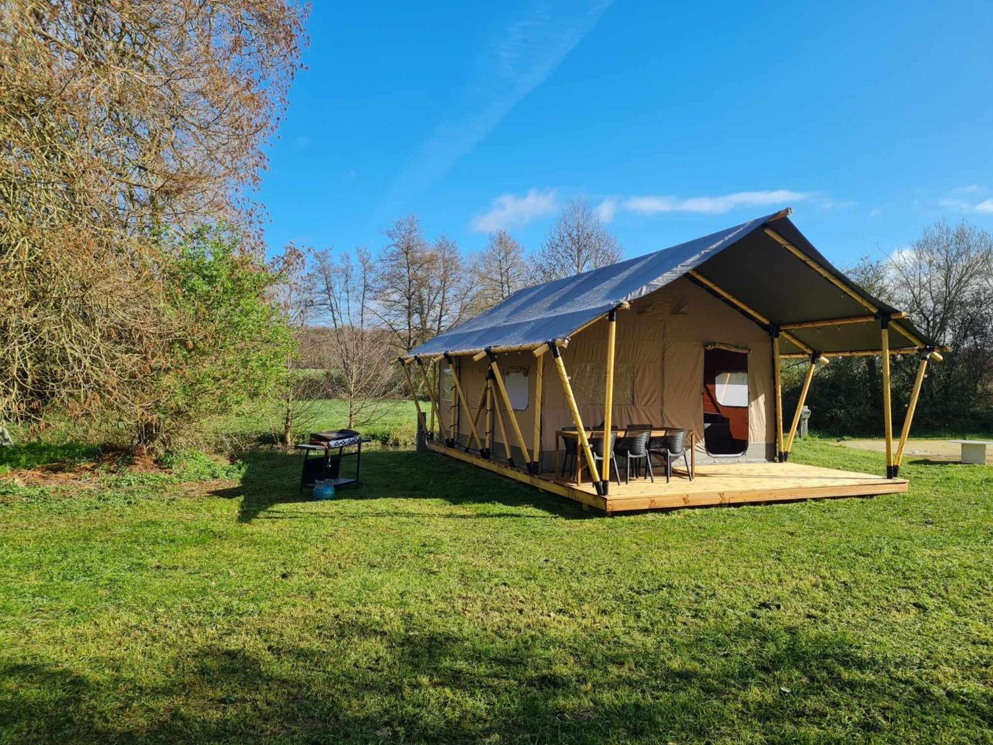 Camping De La Touche Ligueil Bagian luar foto