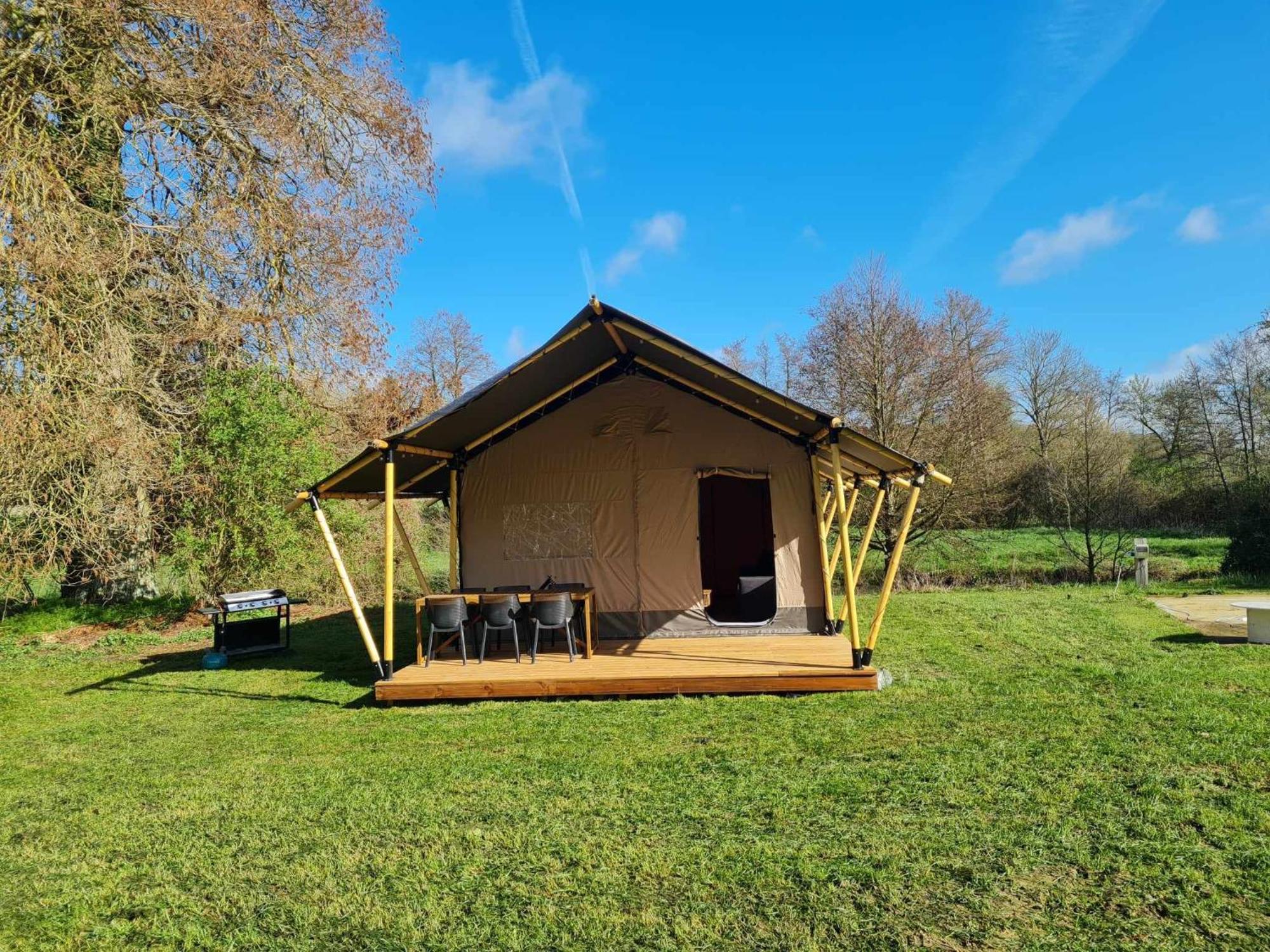 Camping De La Touche Ligueil Bagian luar foto