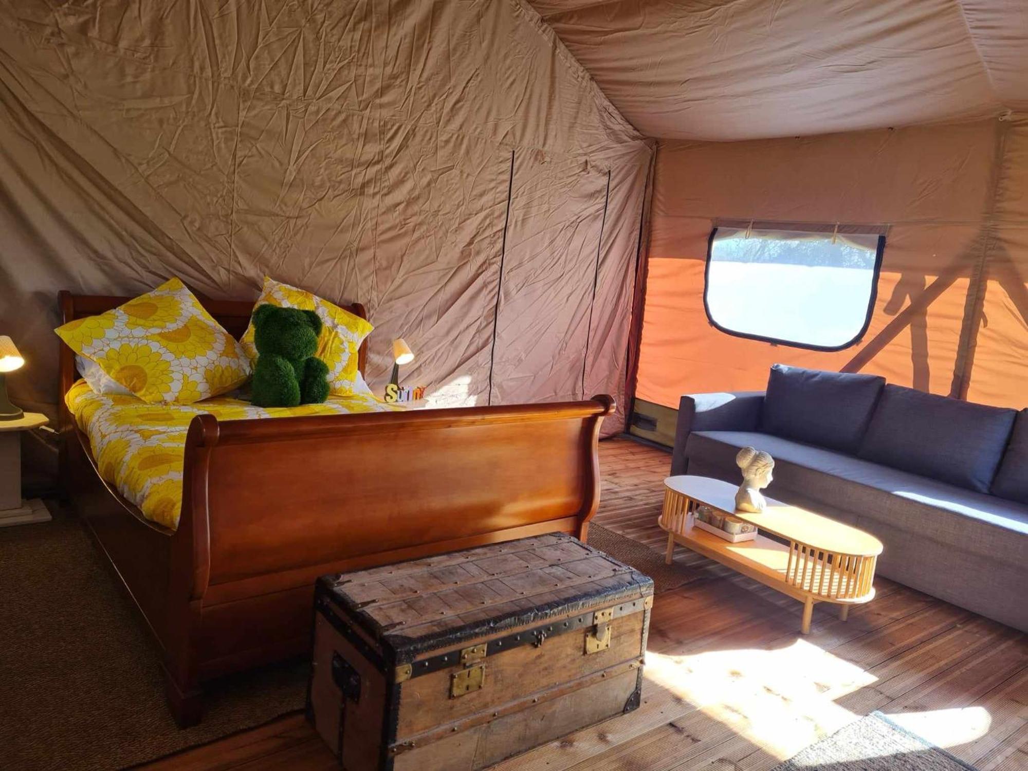 Camping De La Touche Ligueil Bagian luar foto