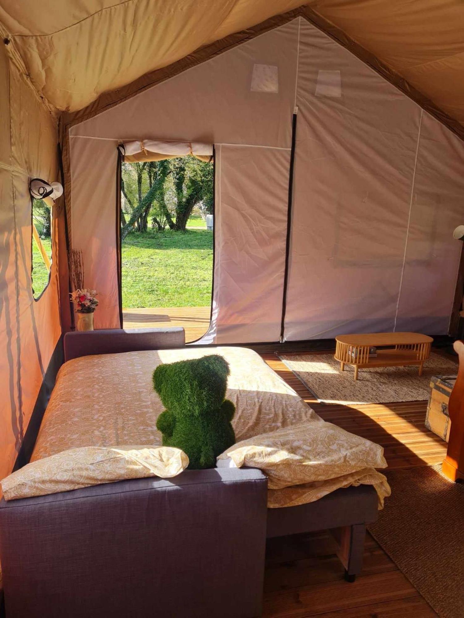 Camping De La Touche Ligueil Bagian luar foto